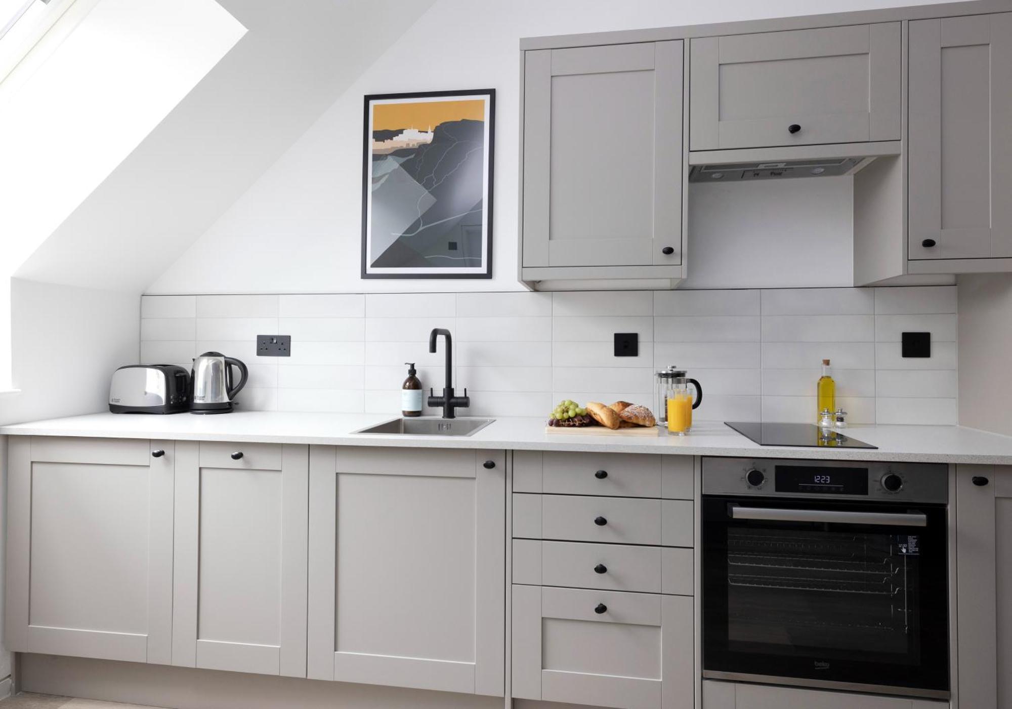 Charming Studios Near Holyrood Park & Calton Hill Edinburgh Room photo