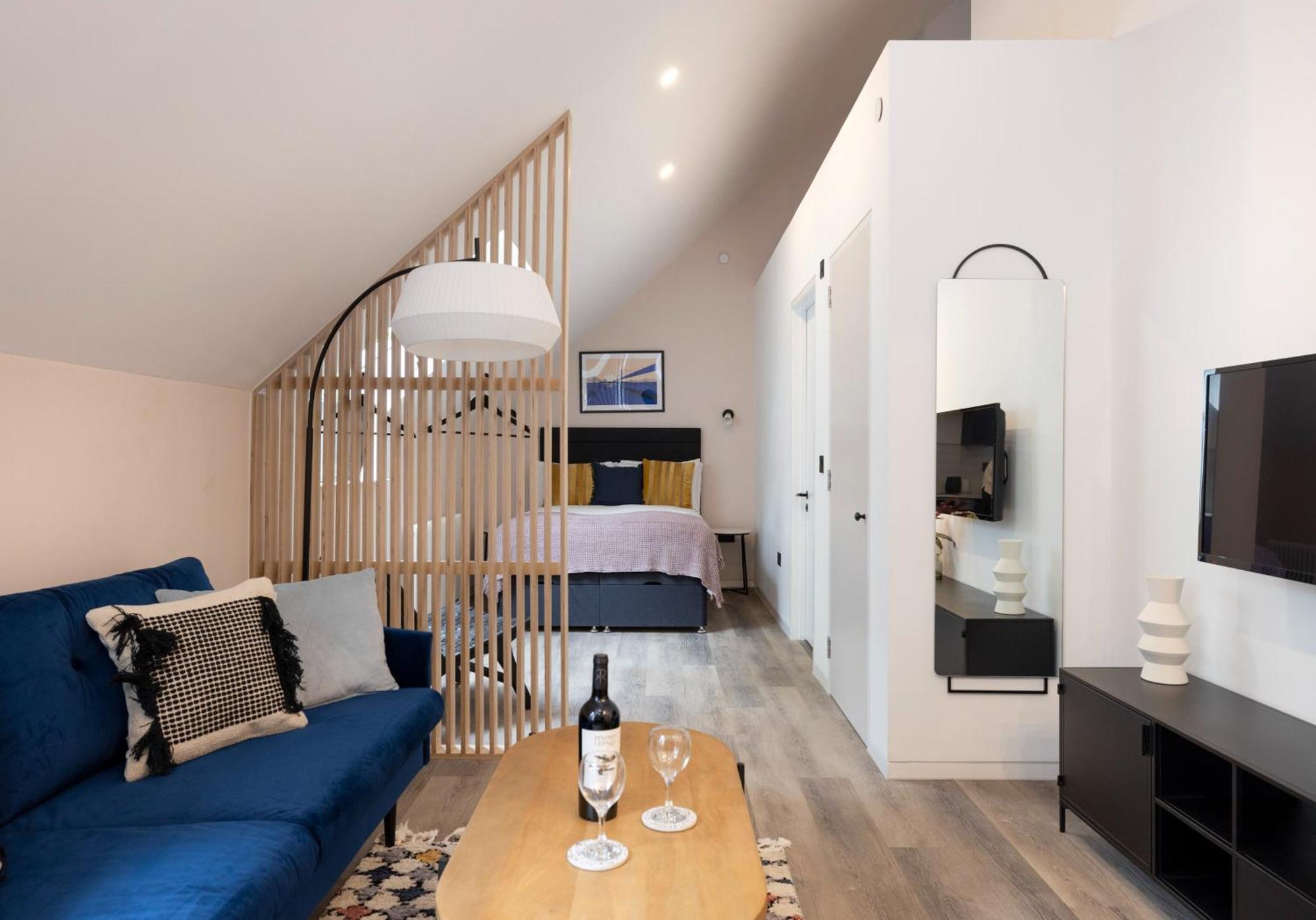 Charming Studios Near Holyrood Park & Calton Hill Edinburgh Room photo