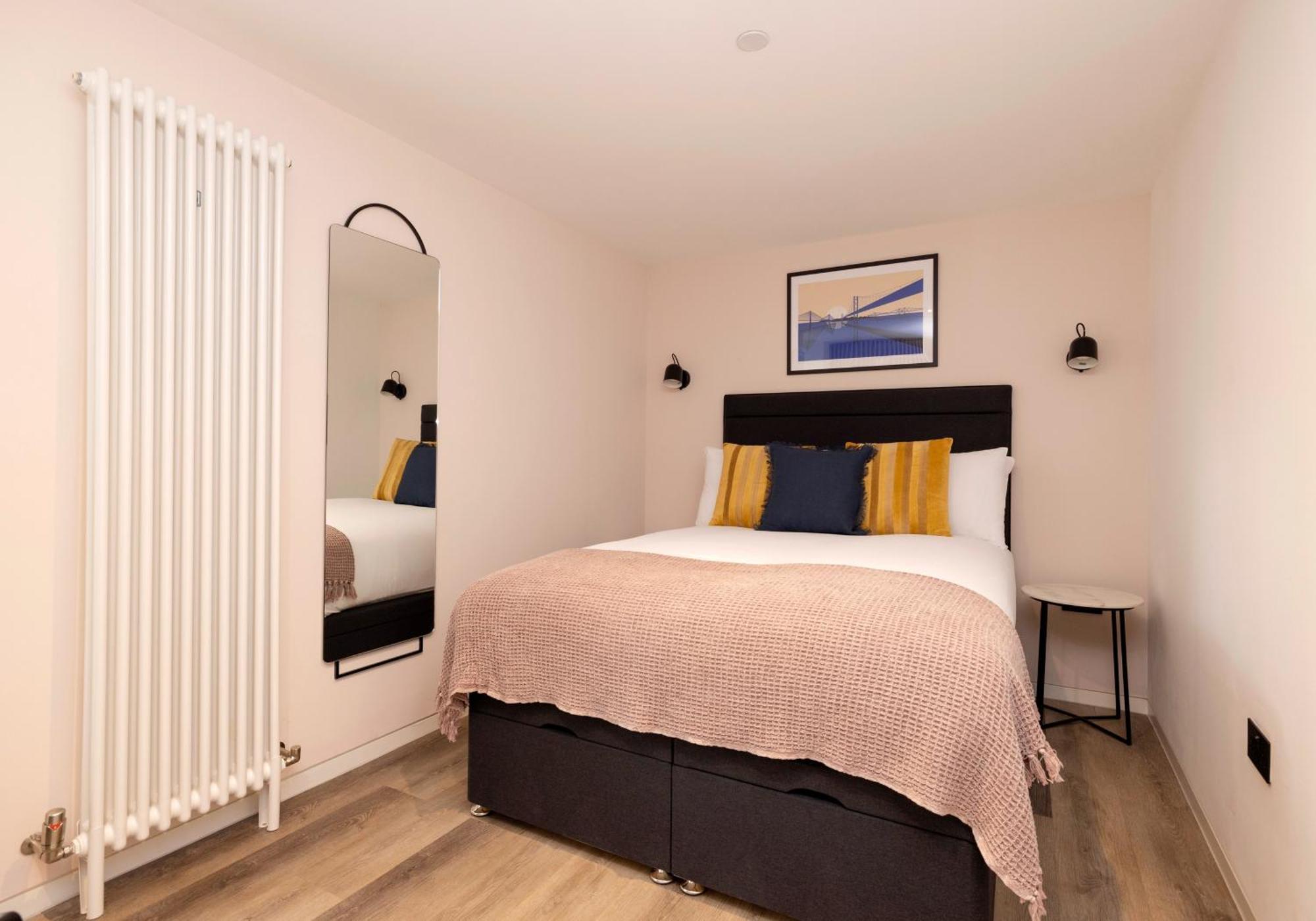Charming Studios Near Holyrood Park & Calton Hill Edinburgh Room photo