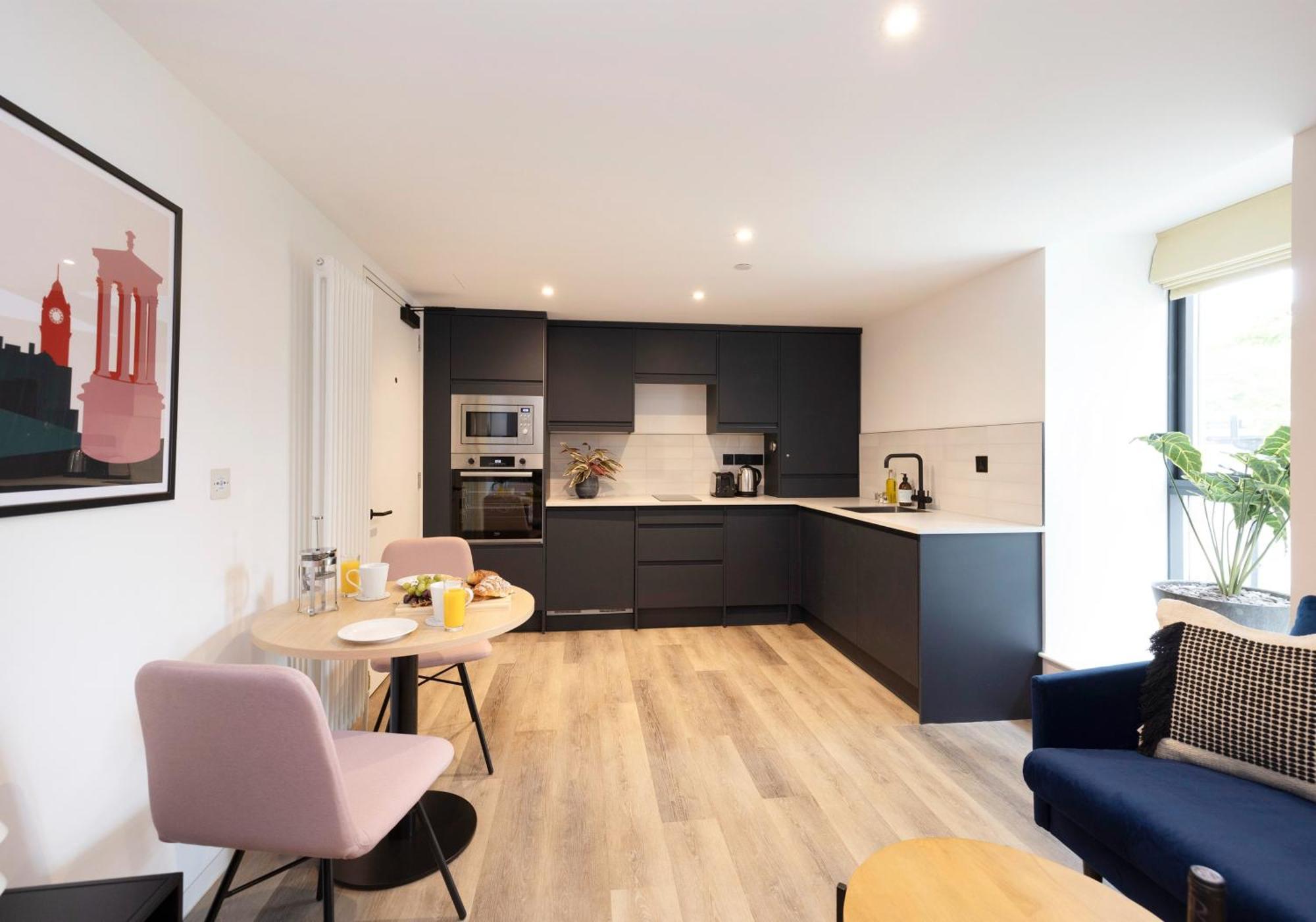 Charming Studios Near Holyrood Park & Calton Hill Edinburgh Room photo