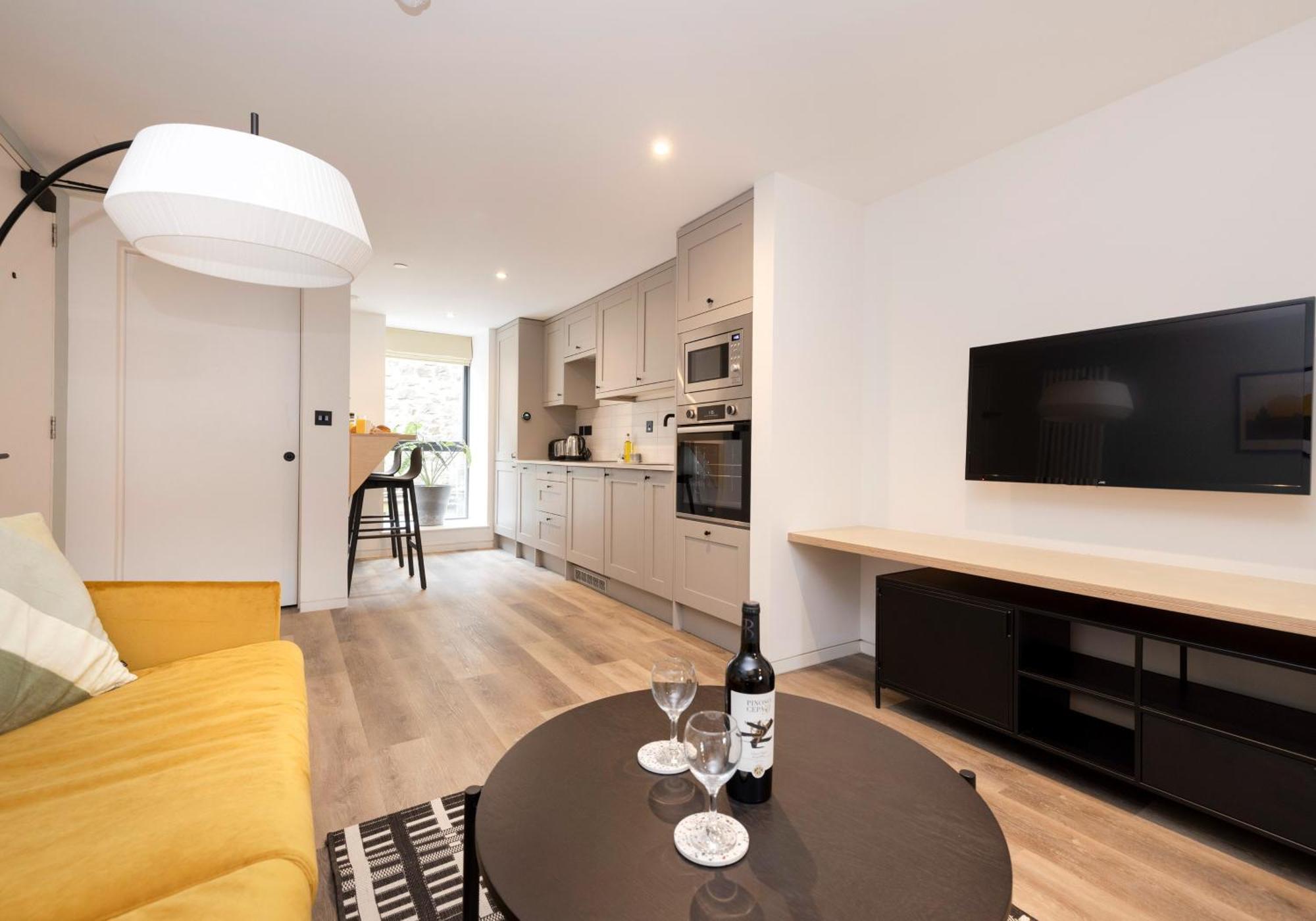 Charming Studios Near Holyrood Park & Calton Hill Edinburgh Room photo
