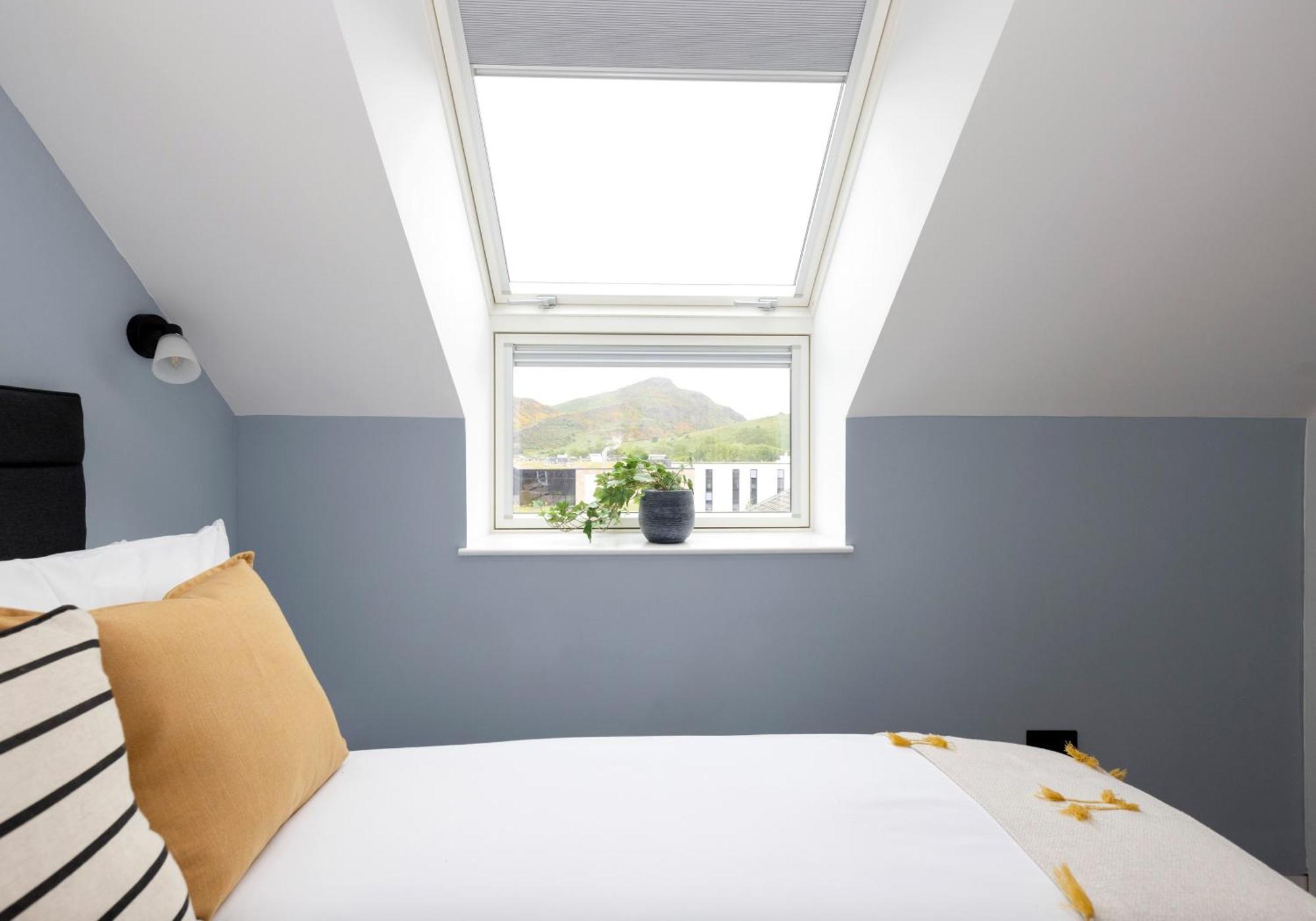 Charming Studios Near Holyrood Park & Calton Hill Edinburgh Room photo