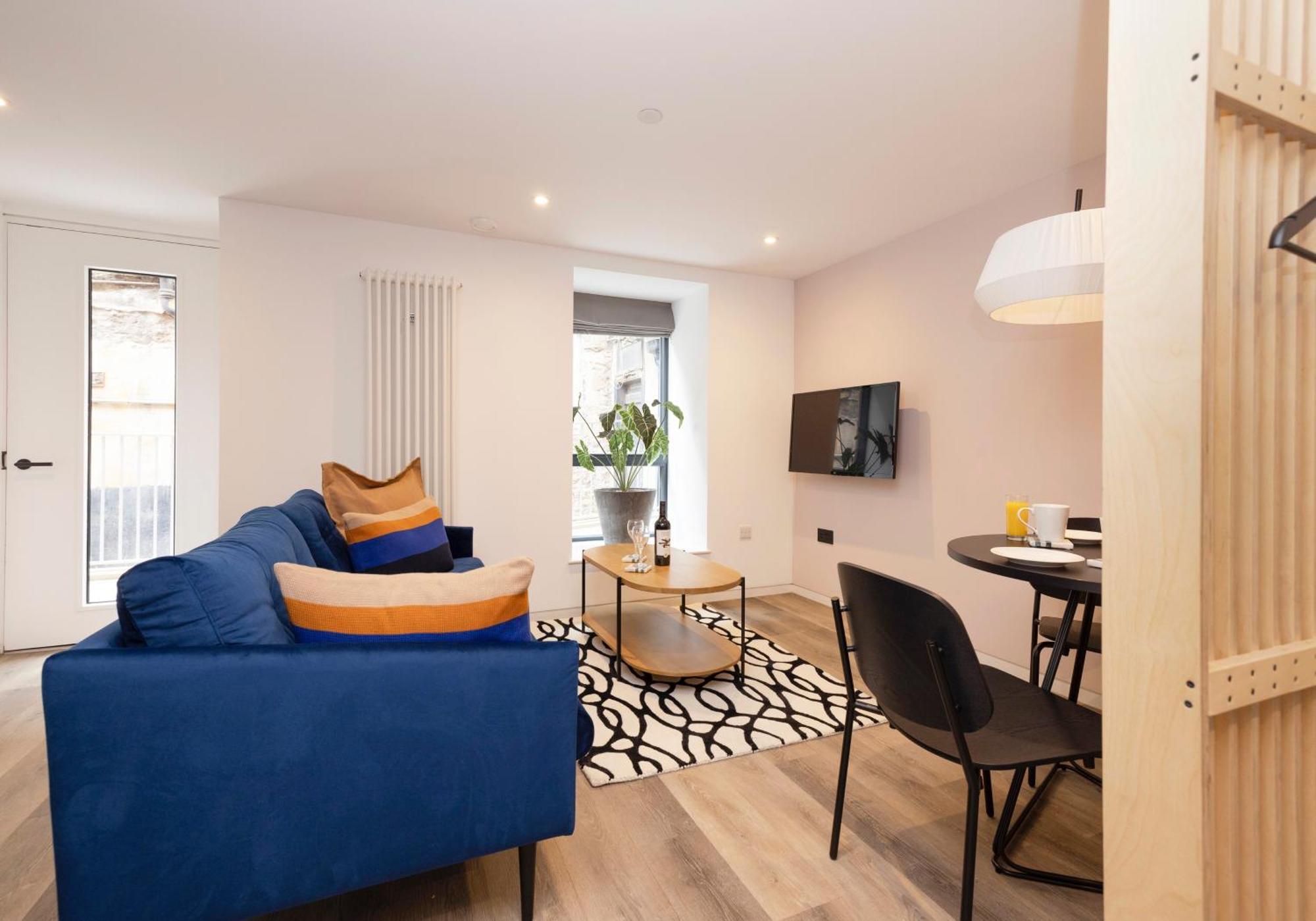 Charming Studios Near Holyrood Park & Calton Hill Edinburgh Room photo
