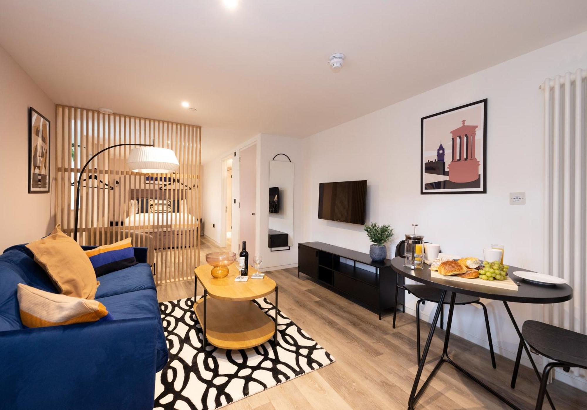 Charming Studios Near Holyrood Park & Calton Hill Edinburgh Room photo