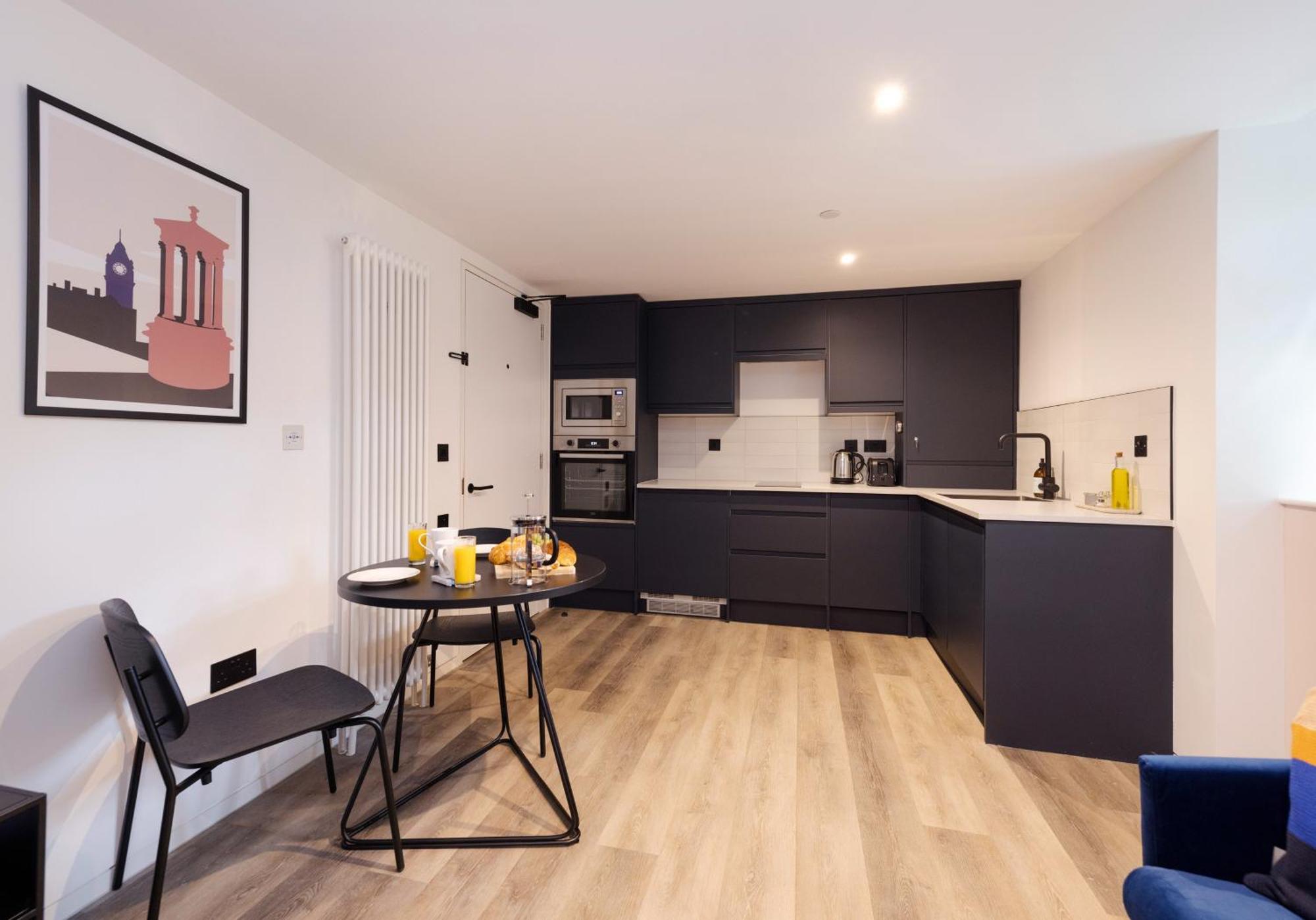 Charming Studios Near Holyrood Park & Calton Hill Edinburgh Room photo