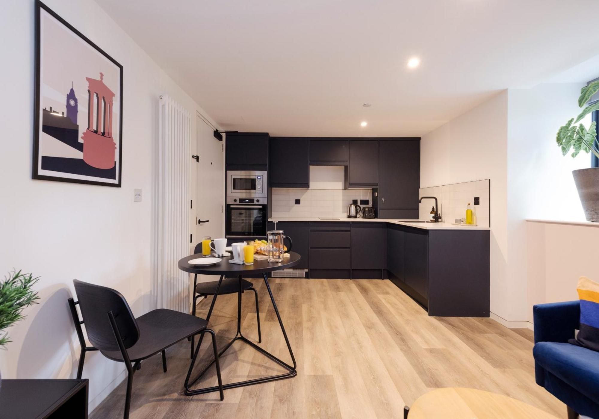 Charming Studios Near Holyrood Park & Calton Hill Edinburgh Room photo
