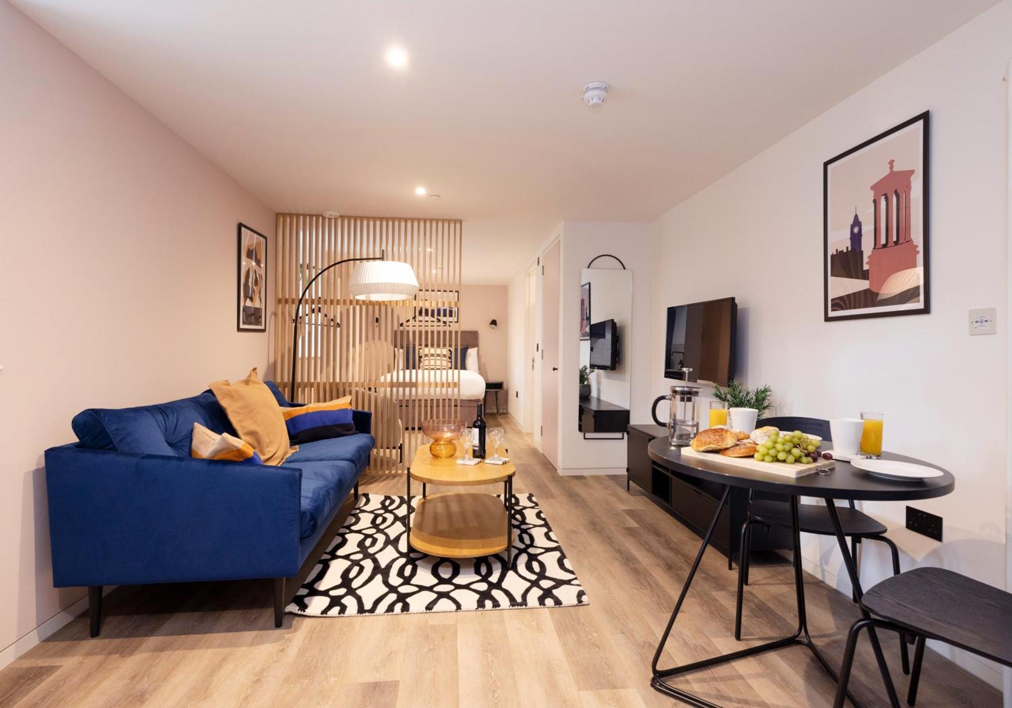 Charming Studios Near Holyrood Park & Calton Hill Edinburgh Room photo