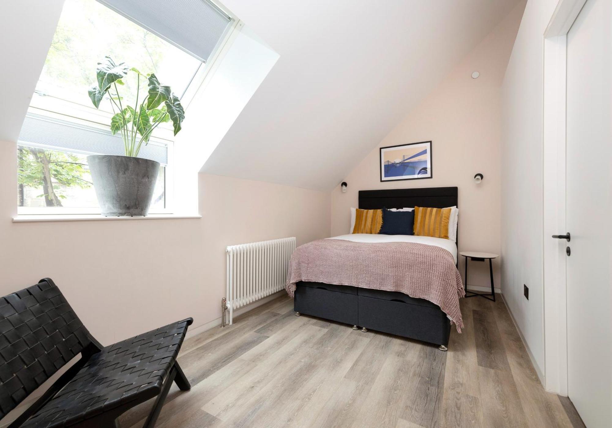 Charming Studios Near Holyrood Park & Calton Hill Edinburgh Room photo