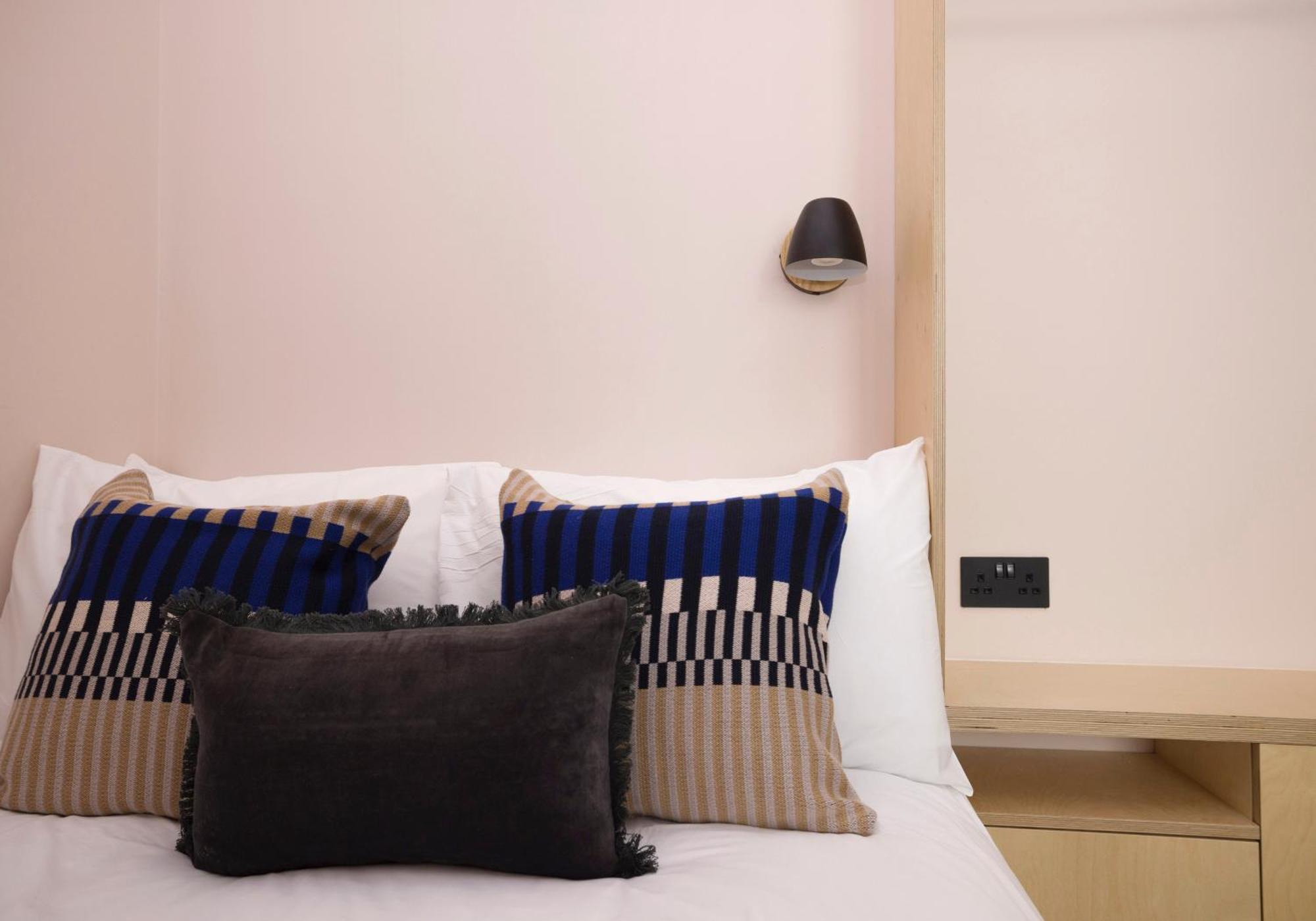 Charming Studios Near Holyrood Park & Calton Hill Edinburgh Room photo