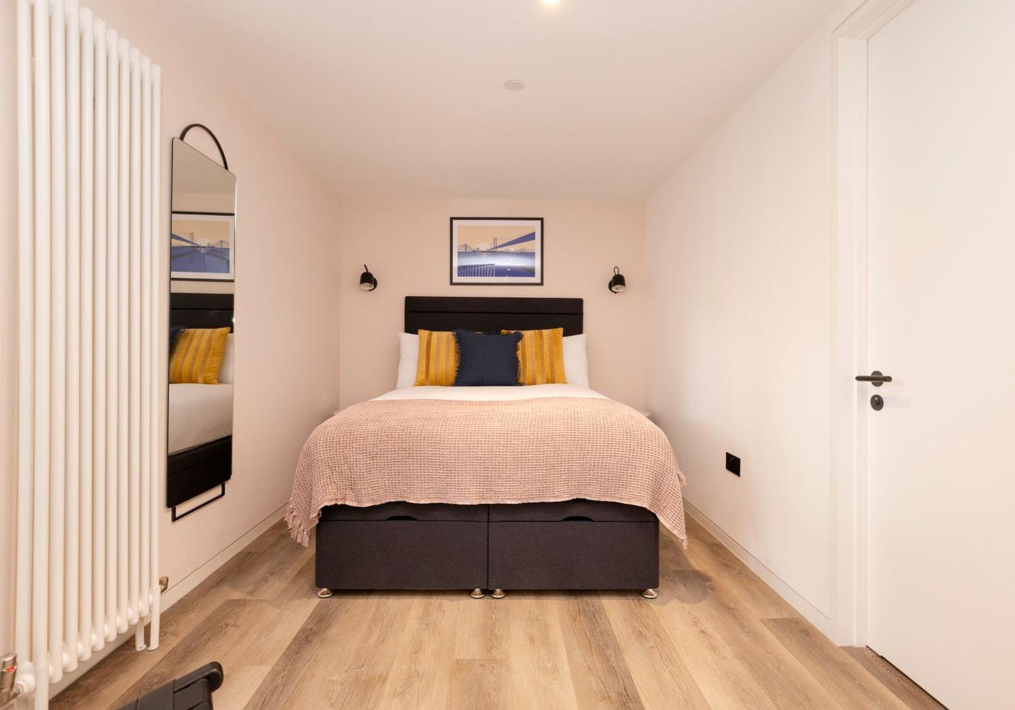 Charming Studios Near Holyrood Park & Calton Hill Edinburgh Room photo
