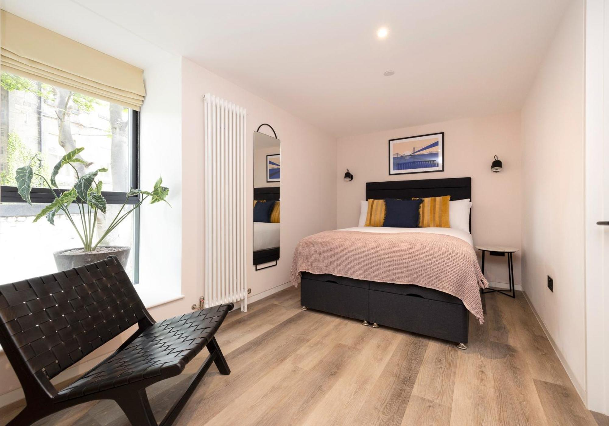 Charming Studios Near Holyrood Park & Calton Hill Edinburgh Room photo