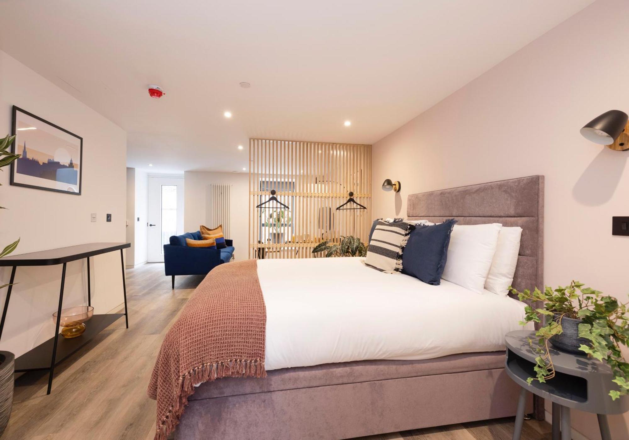 Charming Studios Near Holyrood Park & Calton Hill Edinburgh Room photo