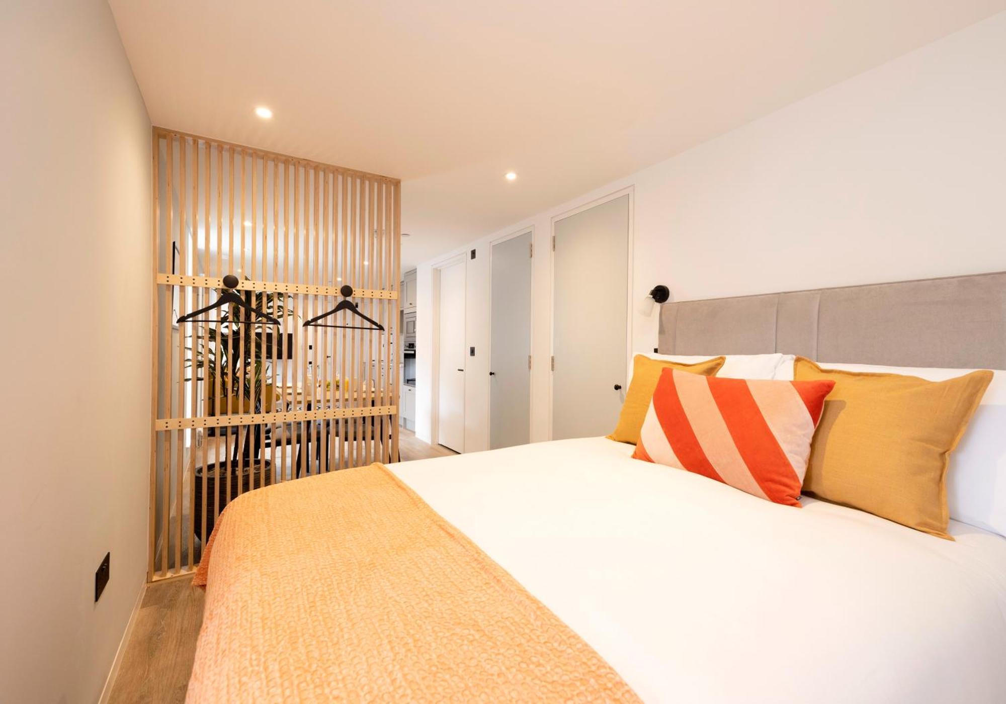 Charming Studios Near Holyrood Park & Calton Hill Edinburgh Room photo